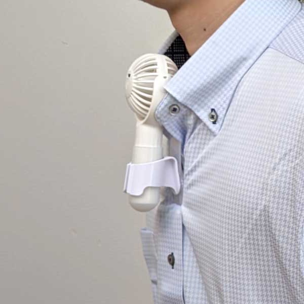 エアシャツ扇風機をシャツに取り付けた時の横から見た写真